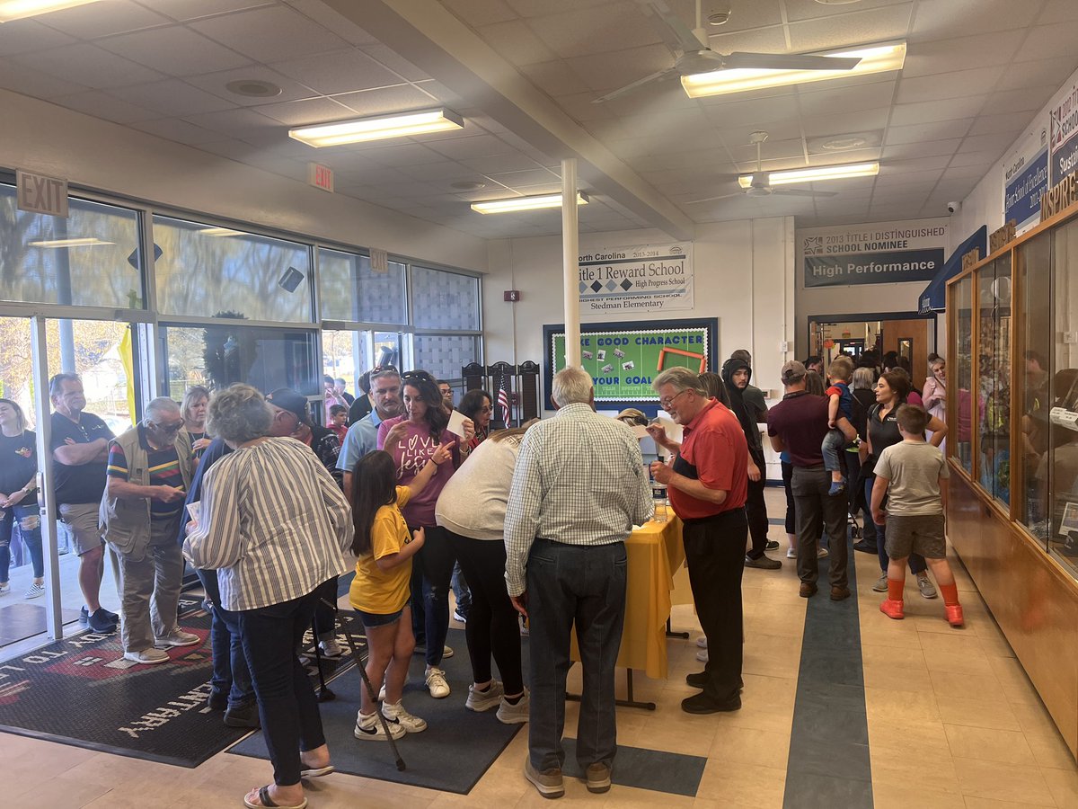 StedmanRams's tweet photo. Thank you for our very first art show success! Congratulations to our art teacher Mrs. Gardner for an amazing show! More pictures to come on our Facebook page.
#CumberlandStrong #StedmanElementaryNC #FirstArtShow #SharetheGood @CumberlandCoSch @CCSSuptConnelly @CCSArtsEd https://t.co/3xqT7G3LHc