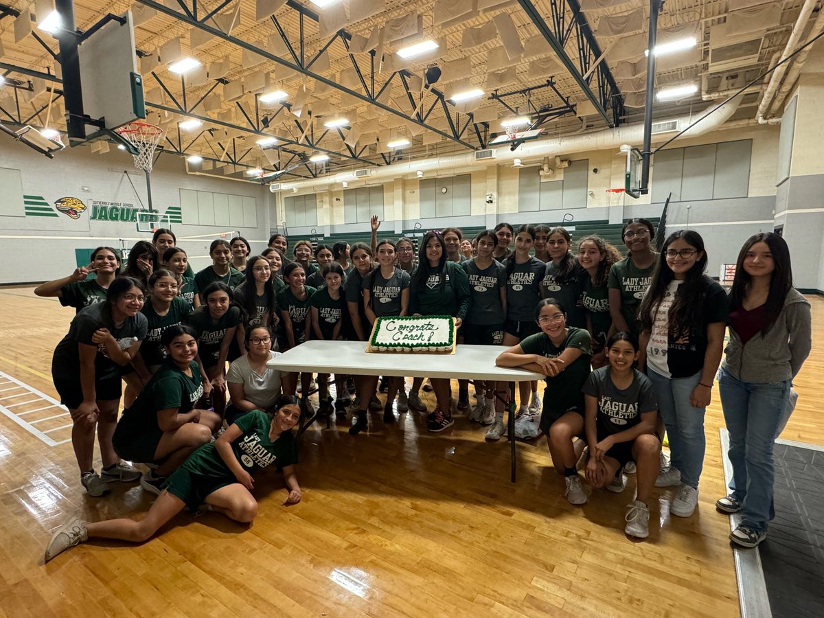 First week of Track ended with cupcakes!💚🎓