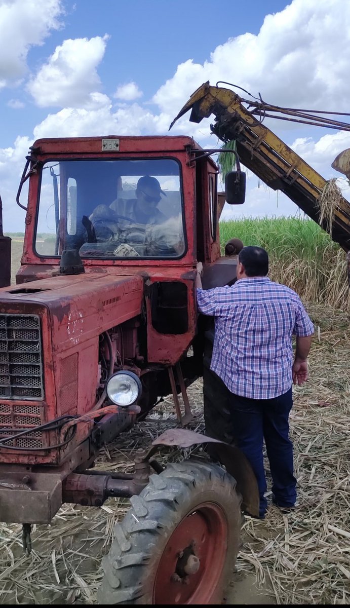 Visita Presidente Nacional de la ANAP Felix Duarte Ortega 
“pelotones cañeros” en  Aguada de Pasajeros Cienfuegos. Les juro que esta foto no es un montaje. La publicaron ellos mismos. 
LA MAFIA OBESA DEL PCC EN SU PUNTO.