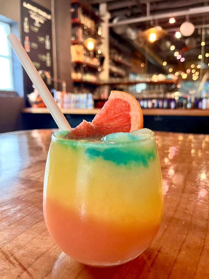 Open ‘til 9pm today!

Swing by for one of our Cocktail Slushies 🍹

#longtabledistillery #craftcocktails #westcoastcocktails #vancouvercocktails #vancouverfoodie #vancityeats #yvreats #yvrfoodie #vancouvereats #604eats #vanfoodster #explorevancouver #vancouverfoodster #dishedvan