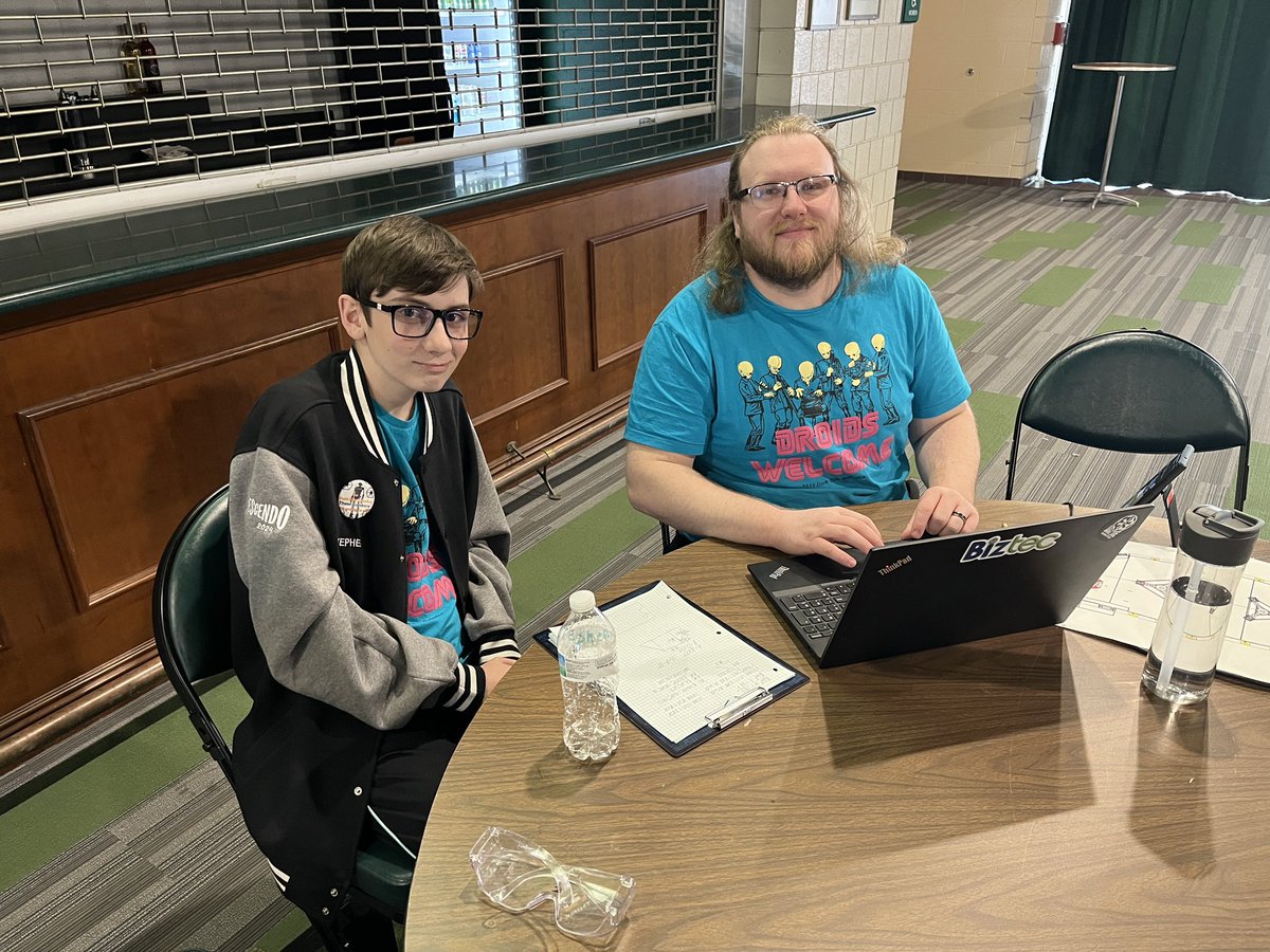 DarkSideRobots's tweet image. Practice and inspection day at the Buckeye Regional FIRST Robotics Competition