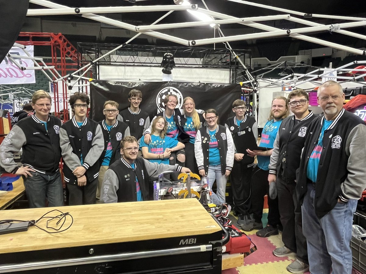 DarkSideRobots's tweet image. Practice and inspection day at the Buckeye Regional FIRST Robotics Competition