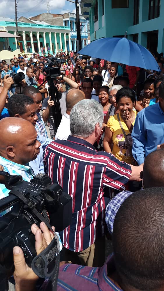 Mi presi ❤️🇨🇺 en Santiago de Cuba💪 junto a un pueblo entero, lo reciben con todo cariño.

Publiquen estas odiadoresss 😄
#CDRCuba #Cuba #SomosDelBarrio