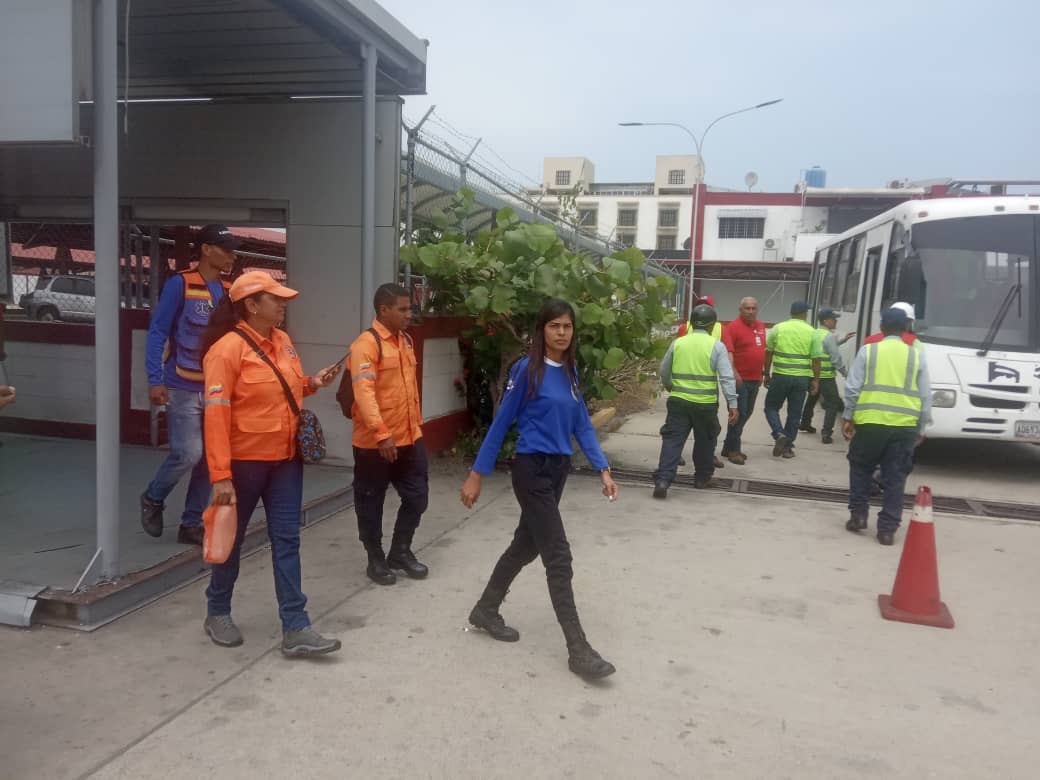 Grupos Voluntarios de Rescate Asociados a GRUVOLCA Carabobo 
Presentes Apoyando en el Caribe Wave en el Eje Costero de Carabobo
(Trabajamos por Ti)
<a href="/PCivil_Ve/">Protección Civil</a> 
<a href="/pcivil_carabobo/">Protección Civil Carabobo</a> 
<a href="/SistemaCarabobo/">Sistema Integrado</a> 
<a href="/CeballosIchaso1/">@FuerzaDinamica Remigio Ceballos Ichaso</a> 
<a href="/rafaellacava10/">Rafael Lacava</a> 
<a href="/NicolasMaduro/">Nicolás Maduro</a>