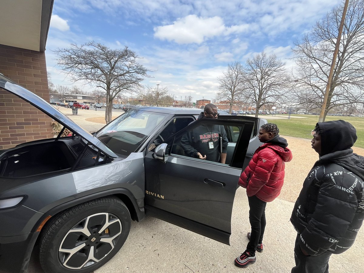 During the @CurieHS CTE Showcase today, students were able to learn more about electric vehicles from our Auto Tech students and teacher, Mr. Adeyanju! THANK YOU @Rivian for loaning a car to Mr. Adeyanju and the program!! Quite the acceleration on the truck!! #CondorPride