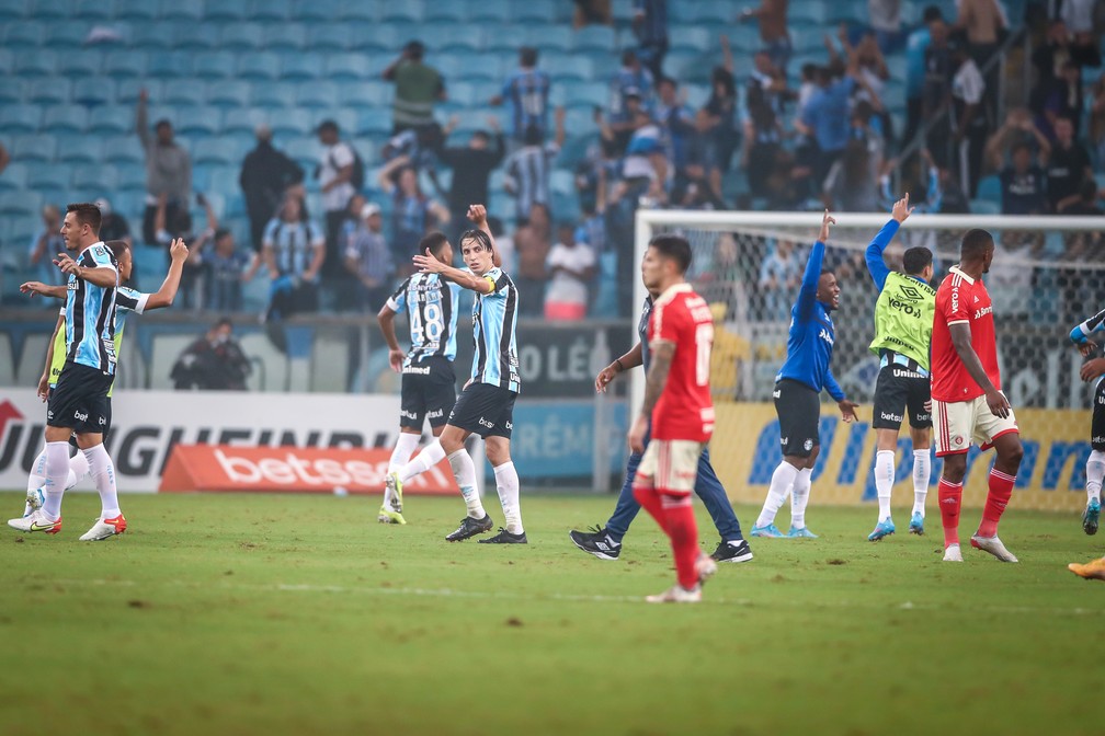 lucasmarketeiro's tweet photo. "Ai, ganhamos do Grêmio na final do campeonato gaúcho de 2011."

2018 - Grêmio eliminou o Inter do gauchão.
2019 - Grêmio ganhou do Inter na final do gauchão.
2020 - Grêmio eliminou o Inter do gauchão.
2021 - Grêmio ganhou do Inter na final do gauchão.
2022 - Grêmio eliminou o Inter do gauchão.