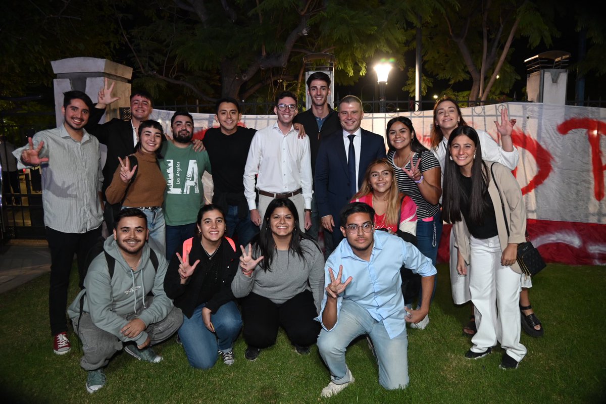 El mensaje y la acción de <a href="/diegocostarelli/">Diego Costarelli</a> para la comunidad de Godoy Cruz es contundente: prioridad en seguir mejorando la calidad de vida a los vecinos y vecinas en un contexto nacional adverso. Acompañaremos cada paso de su gestión como <a href="/JRGodoyCruzMza/">Juventud Radical Godoy Cruz</a> 💪🏽🇵🇱