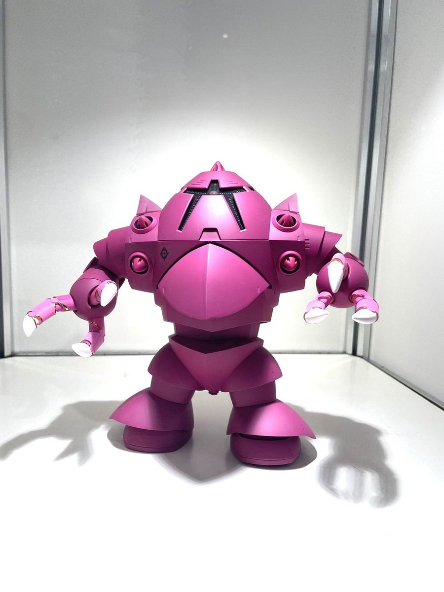 最上位モデル　SOMACLE（ソマクル） 限定色ピンク　※注意を読んでください。 ガンプラの「ゾック」を真っピンクでデザインしました。感動です。 