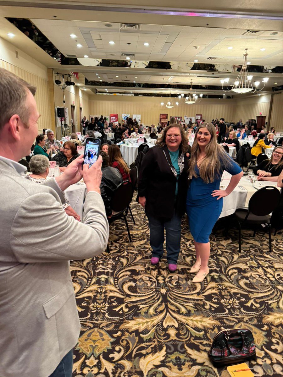 What a great evening with friends at @CUPEAB in Medicine Hat! Together we will stop the UCP’s dangerous privatization schemes and protect workers rights.