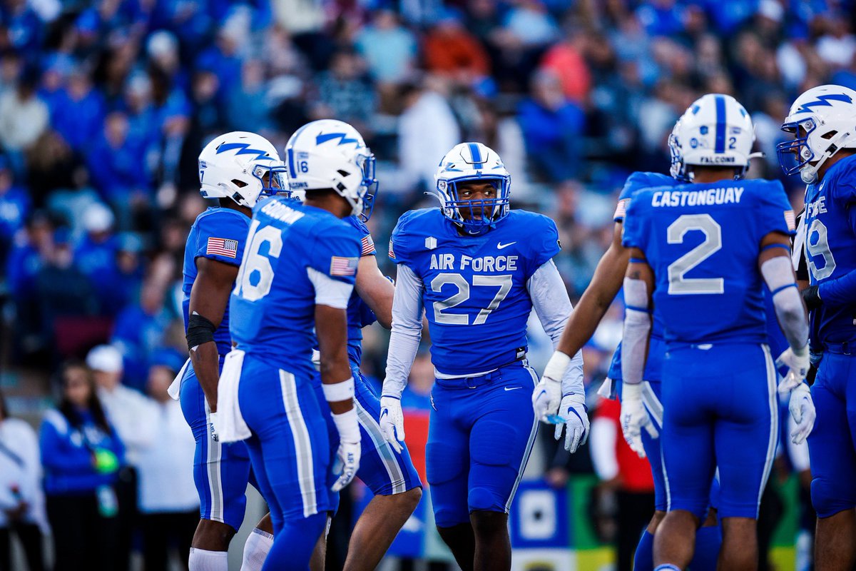 After a great conversation with @CoachNickToth, I’m grateful to say I have received my FOURTEENTH Division One offer from @AF_Football!!! @CoachAlexMeans @CoachLamAF @jbuttermore2 @GoldenBears_FB