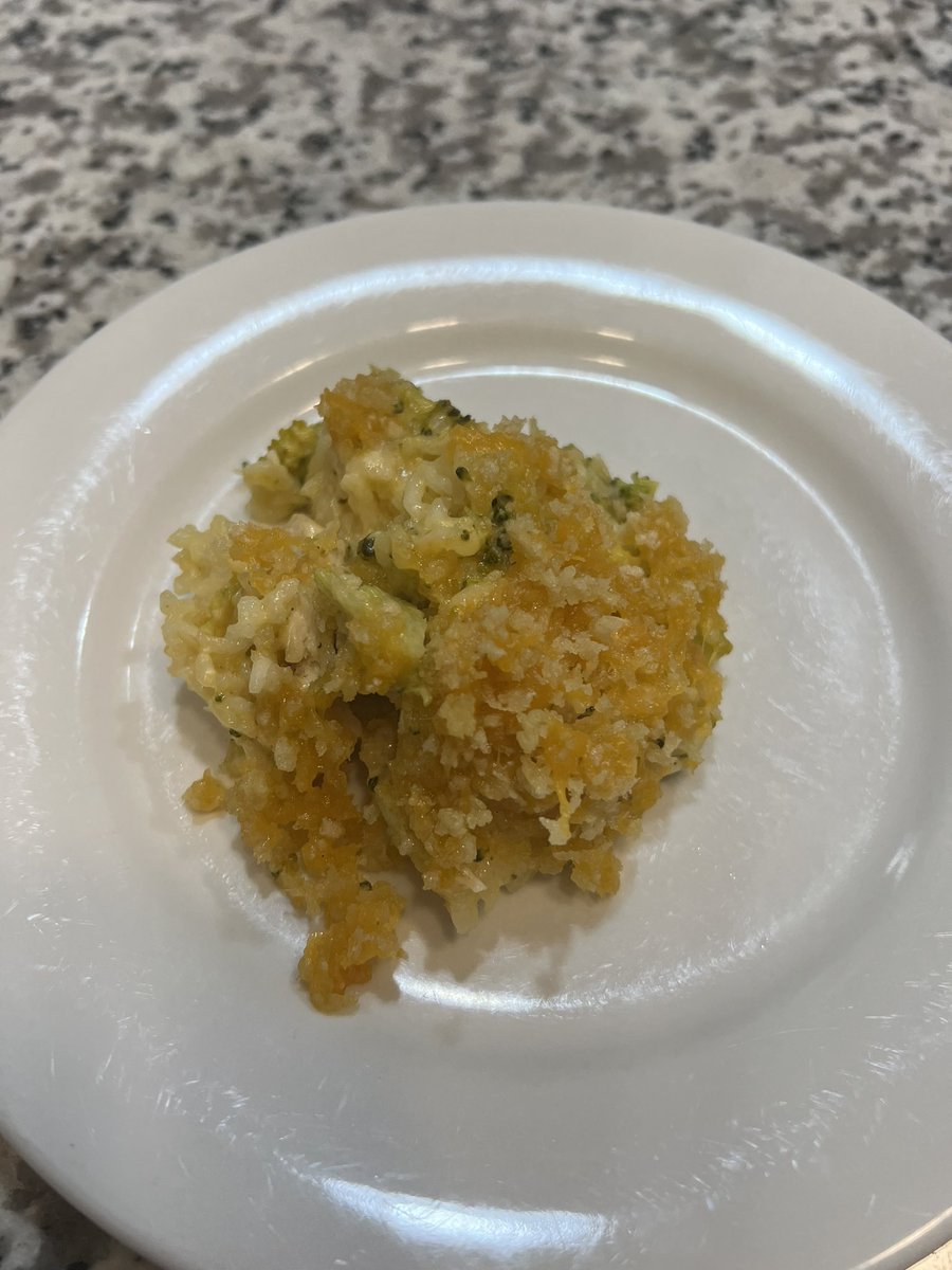 BleedBlue1986's tweet photo. #EveryPlate Box 5, Meals 1 & 2: Broccoli Cheddar Soup w/ Tortellini & Cheesy Chicken, Broccoli & Rice Casserole
I have sporadic plans throughout the weekend and didn’t feel I’d be able to keep up. So I did my two broccoli dishes that should (hopefully) reheat easily! https://t.co/j2zhtx2t7b