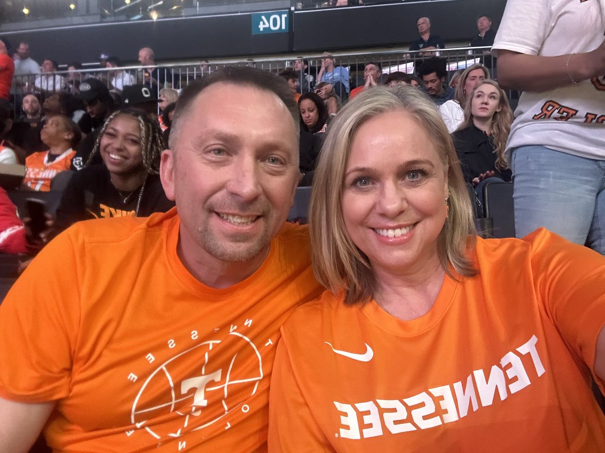 cjk801's tweet photo. Let’s go Vols!! 🧡🤍🧡
#mmselfie https://t.co/AC59DN2gWf
