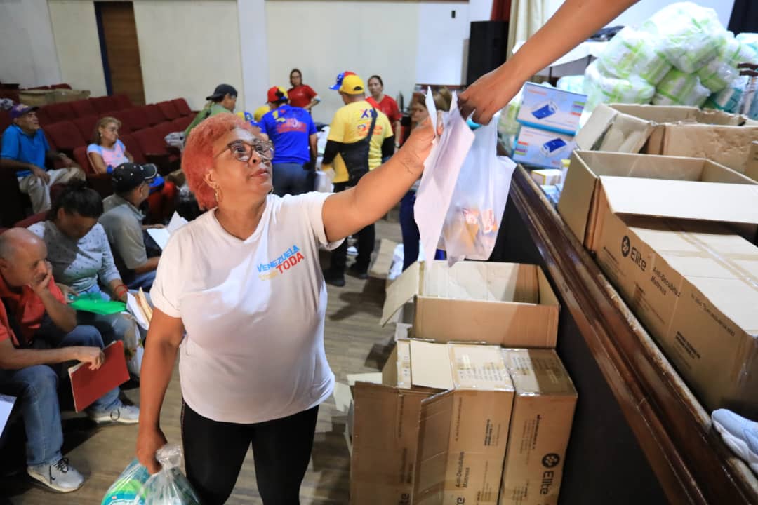 #DeInterés | Gobierno Bolivariano entrega ayudas sociales en Miranda

Centenares de personas de diversas comunidades de los municipios Los Salias, Carrizal y Guaicaipuro fueron beneficiadas

Más información➡️tinyurl.com/nznke8ke

#UnidosHaciaLaGrandeza