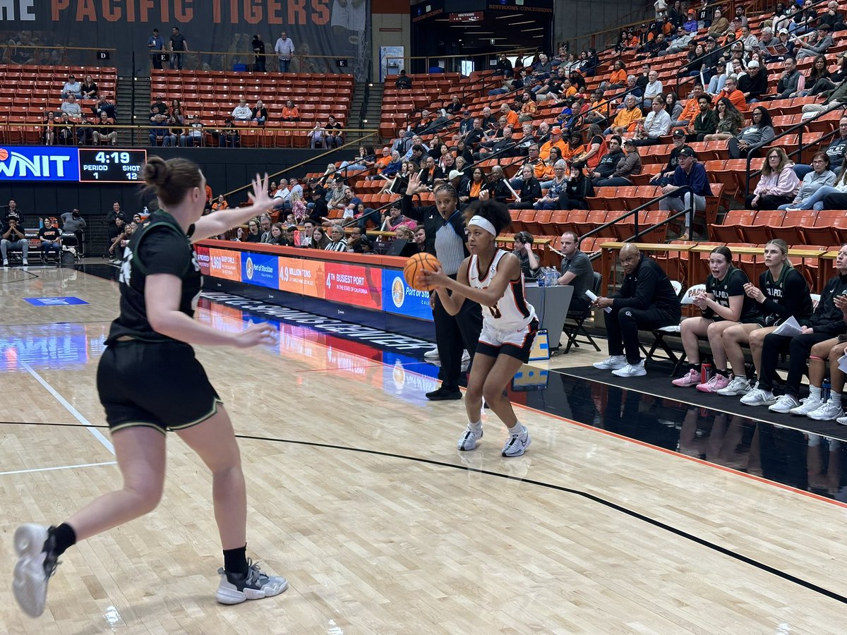 Q1: After a quarter of play the Tigers hold an 10 point lead over the Mustangs. They have played some shut down defense and controlled the rebounding so far. @StMarysGirlsBB alum Nyah Lowery with a big time three in the quarter UOP: 14 CP: 4