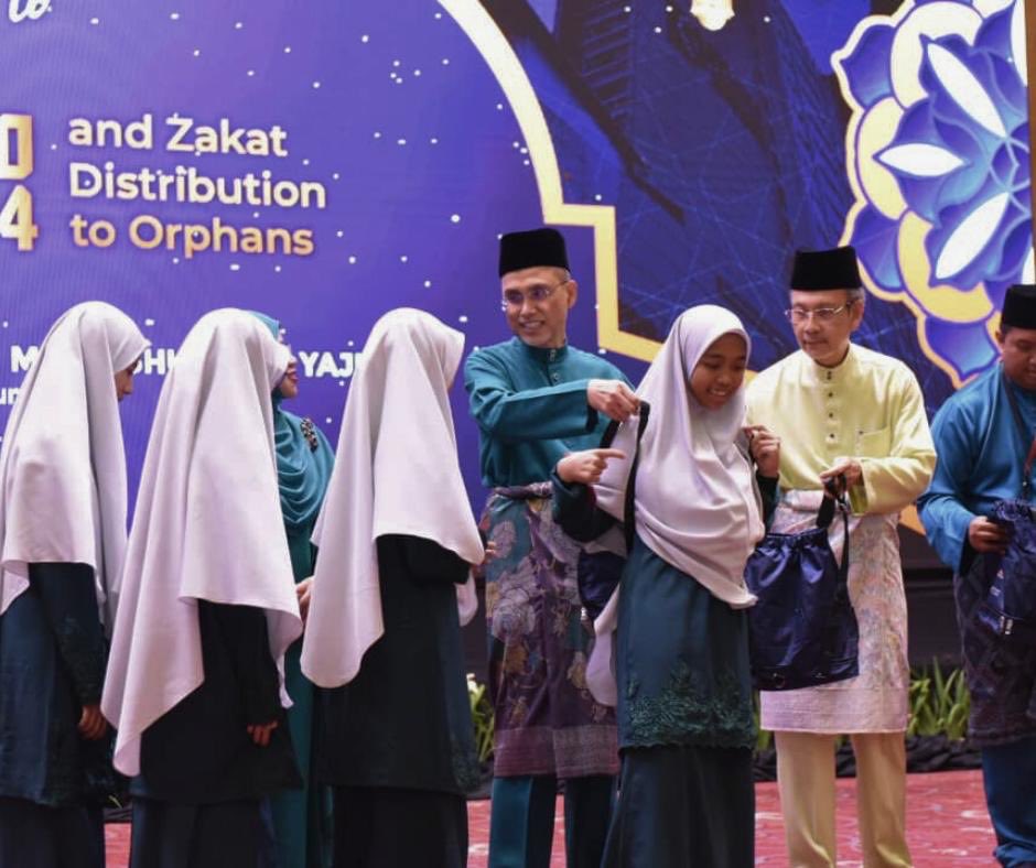 A Day of Uniting Hearts in Kindness. In the spirit of 'One Day, One Kindness (#1D1K),' #MSUmalaysia extends its hands with Zakat Distribution to the orphans in the iftar session.