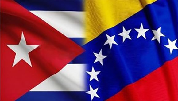 Manuel Marrero Cruz,primer ministro de Cuba,inició hoy una visita de trabajo a la República Bolivariana de Venezuela, durante su estancia en la nación   sudamericana sostendrá encuentros con las máximas autoridades, los colaboradores cubanos.#CubaVenezuela
#CubaViveYTrabaja