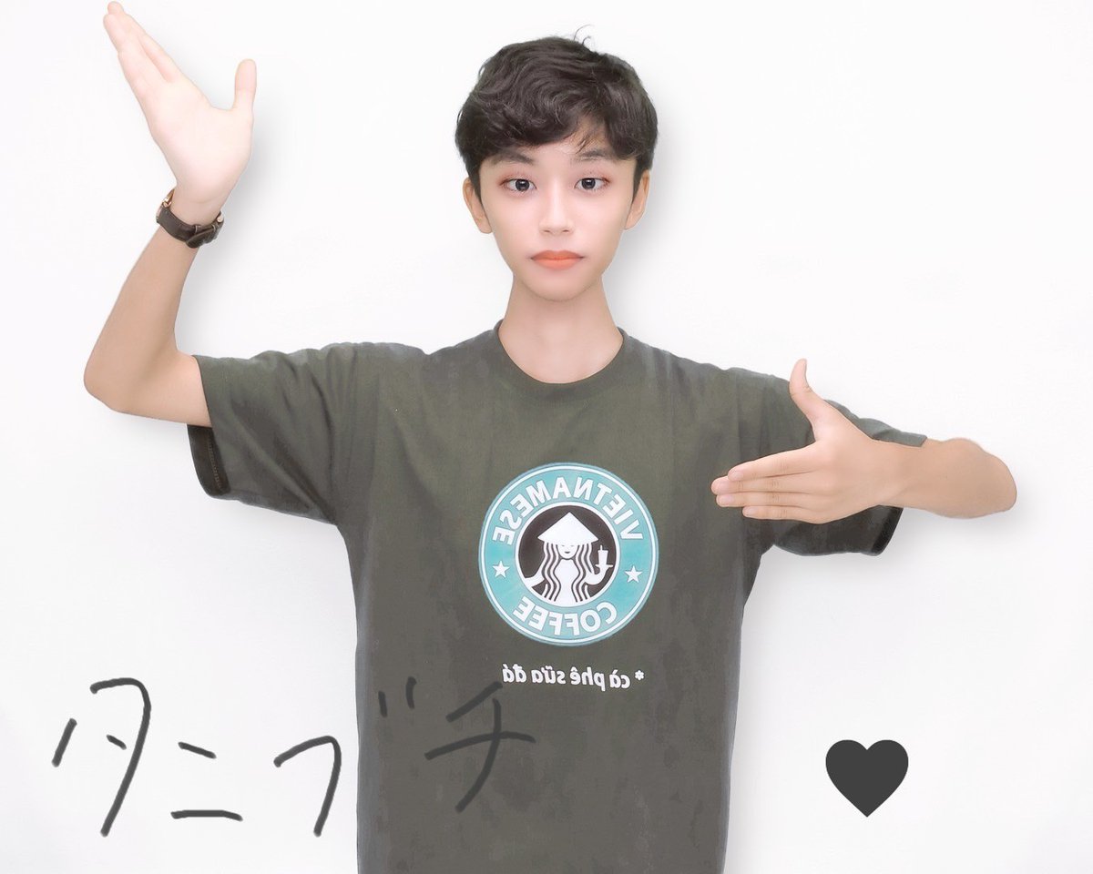 【部員紹介🕺🖋️】
🌸しょうま
🌸部歴新2年
🌸商学部会計学科
🌸ラテン専攻

自分を社不だと言い張るしょうま🤷🏻‍♀️でも実際はみんなから愛されていて、アピールのレパートリーは誰よりも様々🌷ラテン専攻の彼のルンバは人を惹きつける魅力があります‼️
次の春東都では人一倍目立ちます👀✨