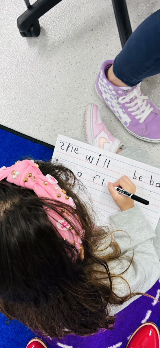 Kindergarten students & a complete sentence. Can we give this group a 💯 for spacing, punctuation, capitalization, and handwriting ✏️📝 @HumbleISD_LLE @HumbleISD @Humble_ElemELA @HumbleISD_CI