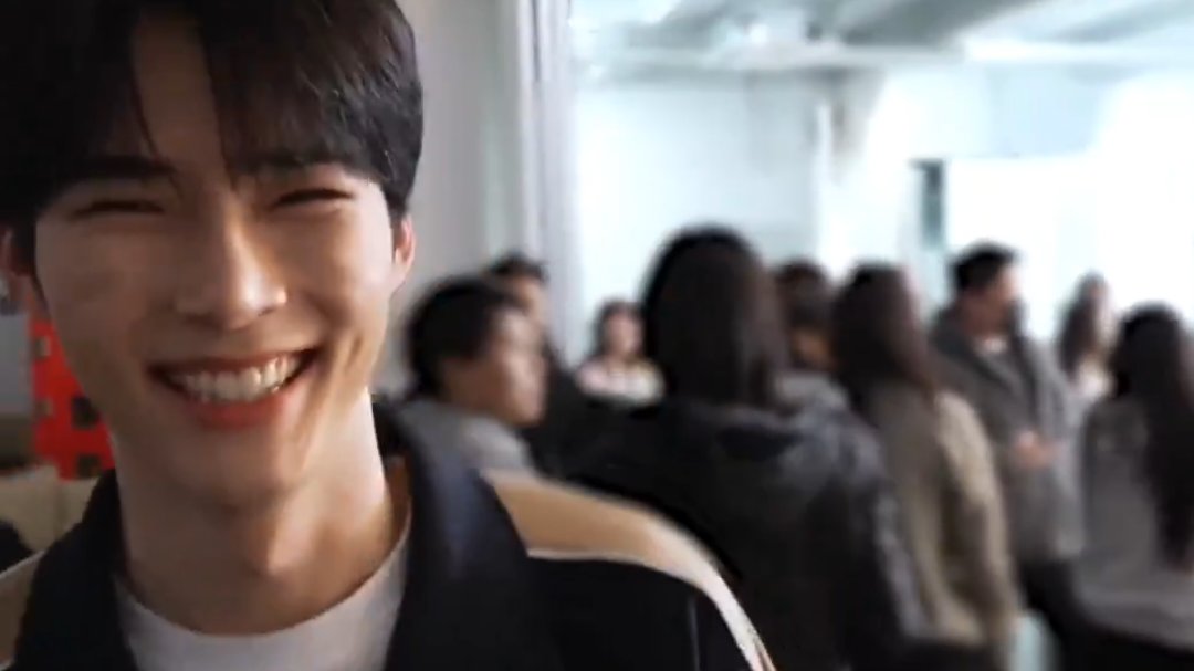 웃을 때 좋은 거 알지