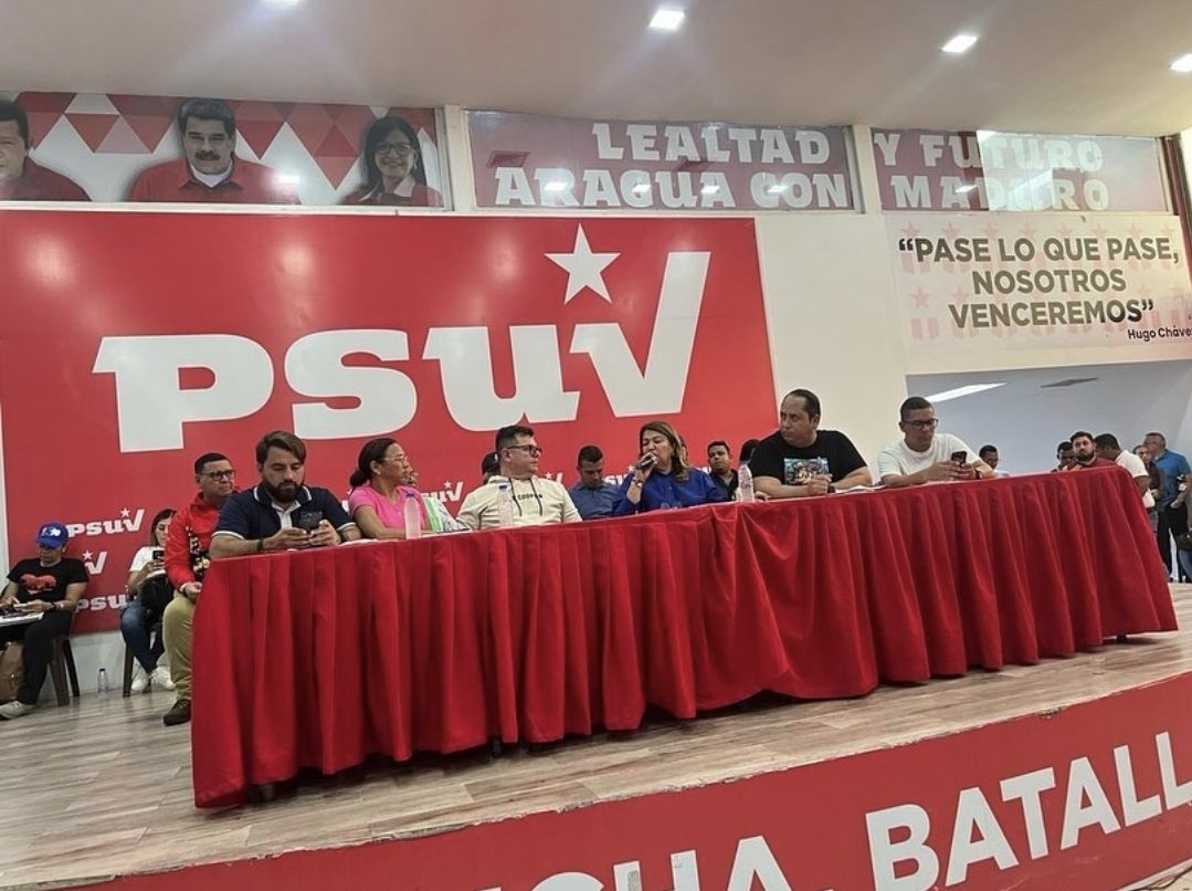 Participamos en el encuentro de trabajo liderado por nuestra madrina <a href="/_LaAvanzadora/">Yelitze Santaella</a>  realizando el balance del 1X10 del Buen Gobierno de las ayudas sociales entregadas al pueblo Aragüeño gracias al Pdte. <a href="/NicolasMaduro/">Nicolás Maduro</a> 
#UnidosHaciaLaGrandeza 
<a href="/Soykarinacarpio/">Karina Carpio</a> 
<a href="/PsuvAragua_ofic/">PartidoPSUVAragua</a>