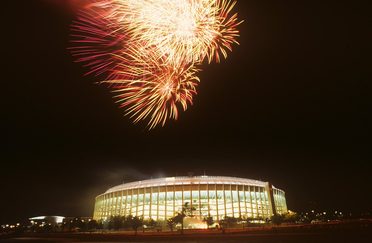 Phillies's tweet image. 20 years ago today, we officially said goodbye to The Vet.

Help us pay tribute to a legend by dropping your fav Vet mems in the replies ❤️