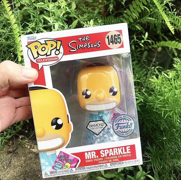 NRothapfel's tweet photo. Ah! ✨MR.SPARKLE✨🙌😍!! Todays #POPVINYL is brought to you by MATSUMURA FISHWORKS &amp; TAMARIBUCHI Heavy Manufacturing Concern! 🐟💡(yeah, ok, &amp; FUNKO) ✨✨“I’M DISRESPECTFUL TO DIRT! CAN YOU SEE THAT I AM SERIOUS??”✨✨ Haha.. ALWAYS a favourite! 🙌😍 
#TheSimpsons #MrSparkle 🐟💡 https://t.co/21pif2DfTL