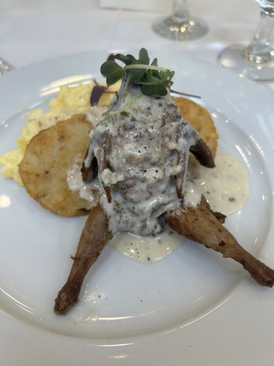 GayLaVie's tweet image. Did they serve quail, or did the quail serve?