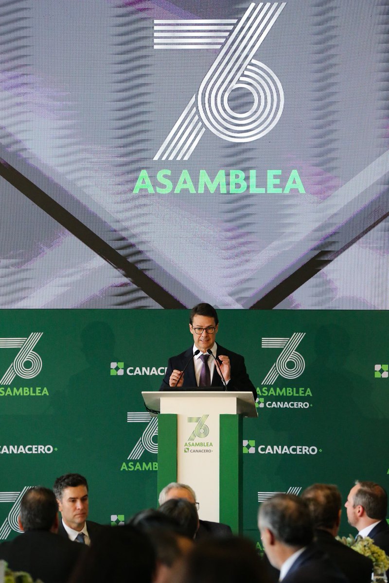 Al participar en la 76ª Asamblea General Ordinaria de la @Canacero, la secretaria de Economía, Raquel Buenrostro, subrayó que el acero que exportamos se hace con legalidad, transparencia y en apego a las normas comerciales internacionales y las establecidas en el #TMEC. Indicó