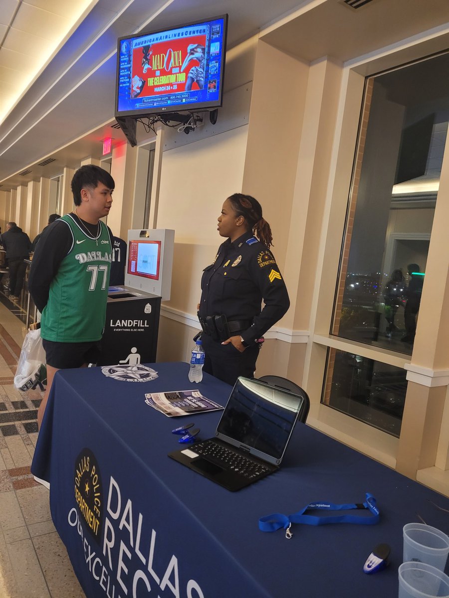 Dallas Recruiters use all opportunities to talk to people about joining DPD. We also met the youngest Police Chief in TX. Contact us today to 'Jump Shot'🏀 your career with DPD. Dpdrecruiting@dallas.gov @Mavs