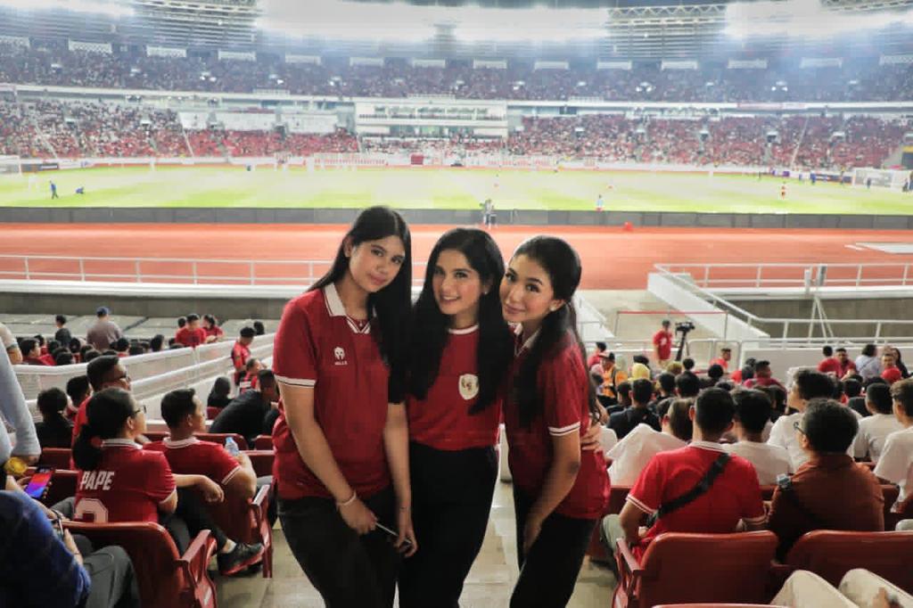 Tadi malam (21/3), saya dan keluarga, beserta para Menteri Kabinet Indonesia Maju, mendampingi Presiden <a href="/jokowi/">Joko Widodo</a> dan Ibu Iriana untuk menyaksikan secara langsung pertandingan Timnas Indonesia versus Vietnam dalam kualifikasi Piala Dunia 2026.

Alhamdulillah, Indonesia menang 1-0