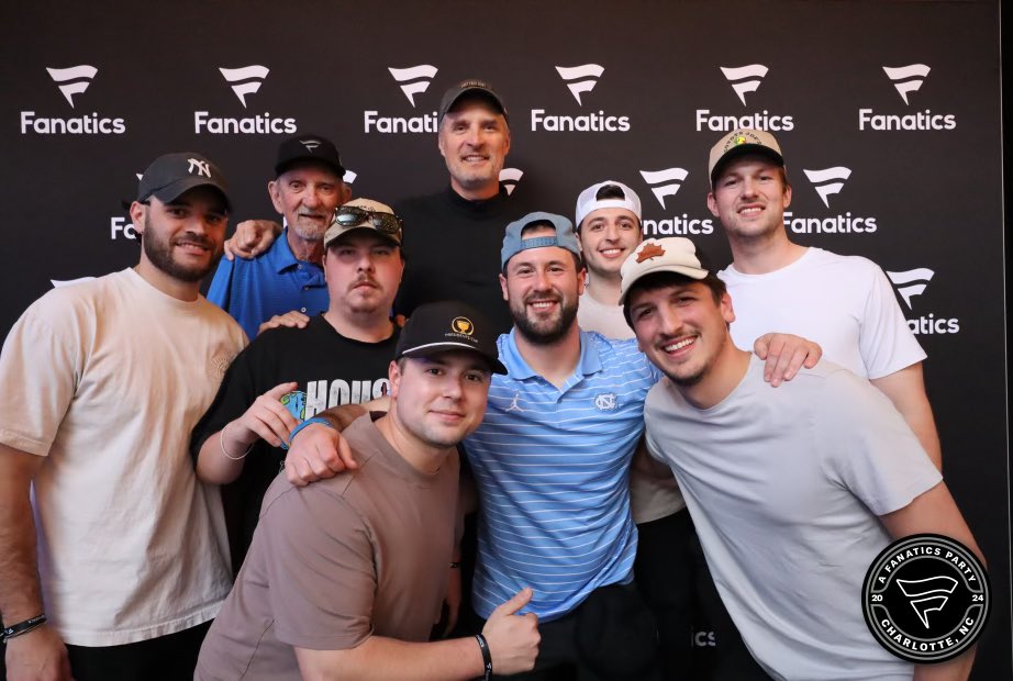 Always great to meet folks from the Buffalo area! #MarchMadness watch party. Thanks <a href="/Fanatics/">Fanatics</a>! 👍🏻