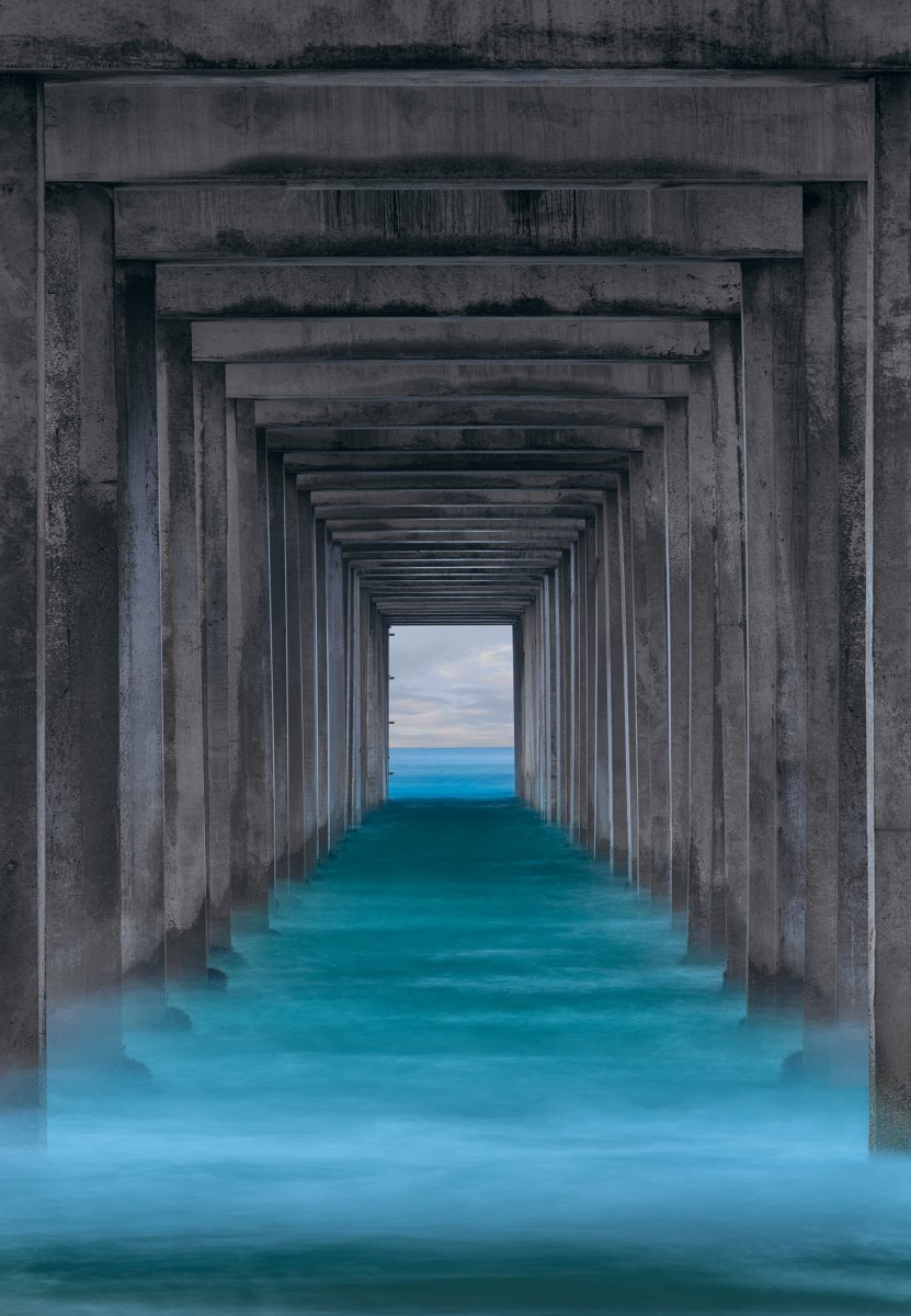 I am eternally drawn to the power of this structure – a perfect compliment to the vast waters of the Pacific. #california #beach #photography lik.com/products/ocean…