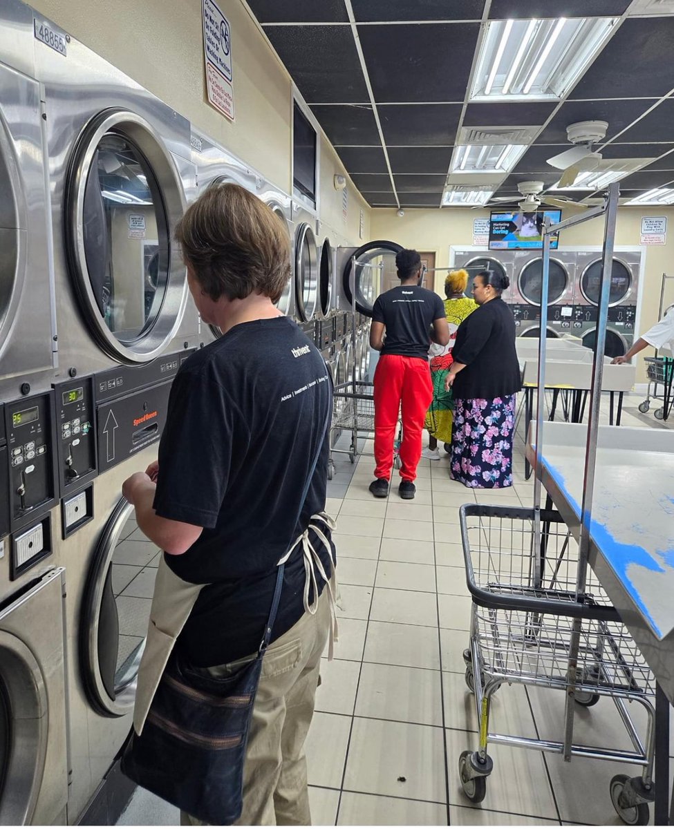 Just more proof that I work some of the most hardworking &amp; loving people! 
After working all day, these 3 amazing <a href="/Kimbell_HCPS/">Kimbell Elementary</a> women joined #813lovemycity to hand out quarters and help others with their laundry! 
@HCPS_FACE <a href="/HillsboroughSch/">Hillsborough Schools</a> <a href="/TransformHCPS/">HCPS Transformation Network</a> <a href="/Title1Families/">HCPS Title1 Parent and Family Engagement</a>