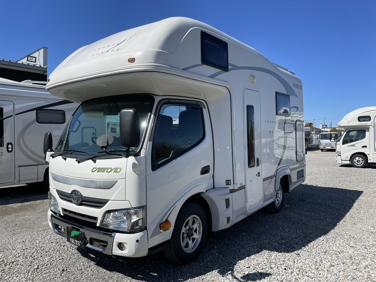 nutssaitama's tweet photo. 認定中古車クレソンボヤージュW充実装備⭐️H30年式⭐️2WDディーゼル4AT⭐️走行32,000km充実装備⭐️9インチナビ⭐️ドラレコ、ETC⭐️FFヒーター⭐️90L冷蔵庫⭐️家庭用エアコン⭐️電子レンジ⭐️200Wソーラーパネル他🔶即納可能、ナッツ埼玉店での対応となります🔶電話0486257722 #ナッツrv #クレソンボヤージュ https://t.co/OnOaOc7CdZ
