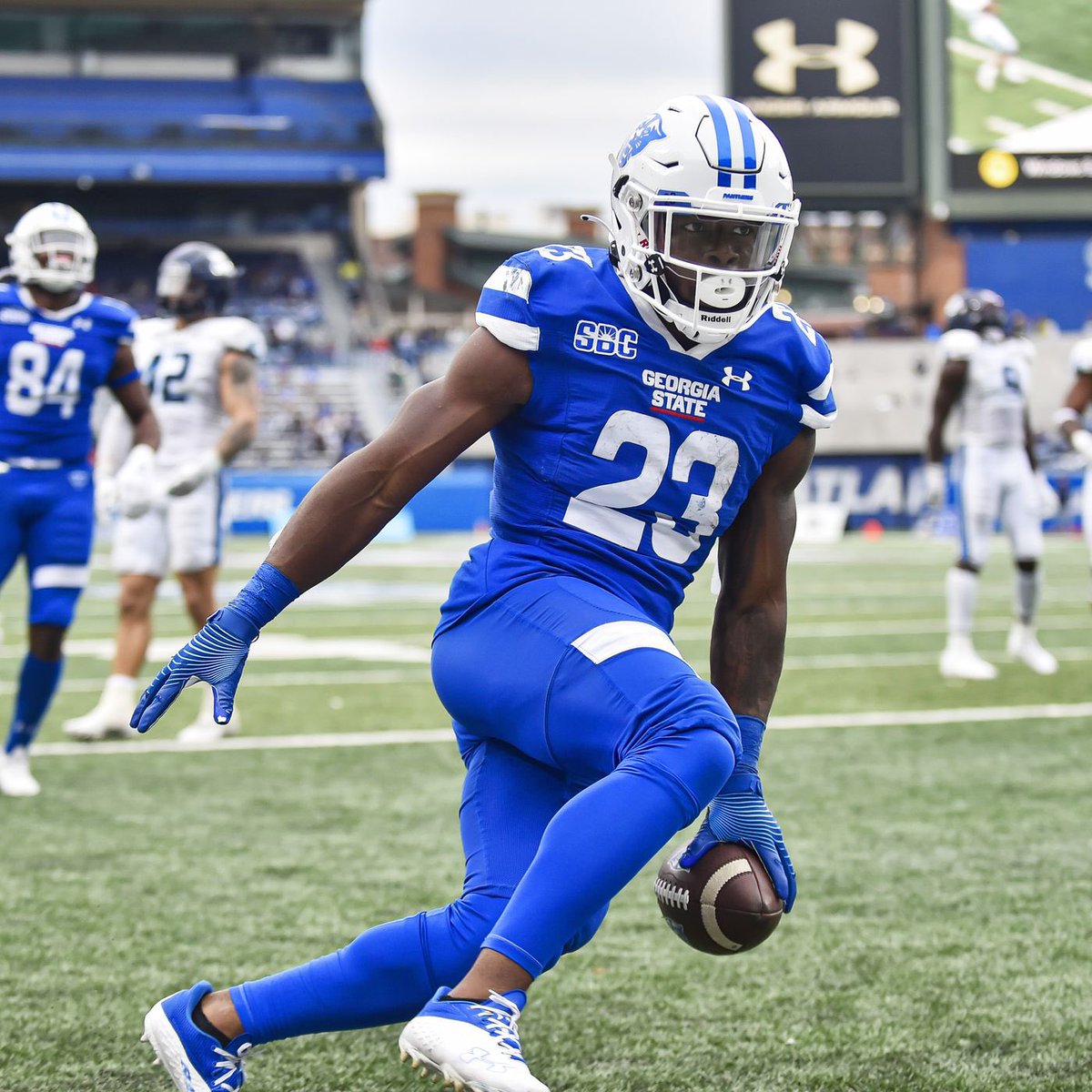 #AGTG Blessed to receive my 5th D1 offer From Georgia State #LightitBlue🔵 @GeorgiaStateFB @DellMcGee @hcbcg_jadams @GlennTFordJr1 @CoachStoneO @coachspritchett @CoachWinnjr @CoachSmoothFDH @MohrRecruiting @247recruiting @SWiltfong247 @RivalsFriedman @ChadSimmons_