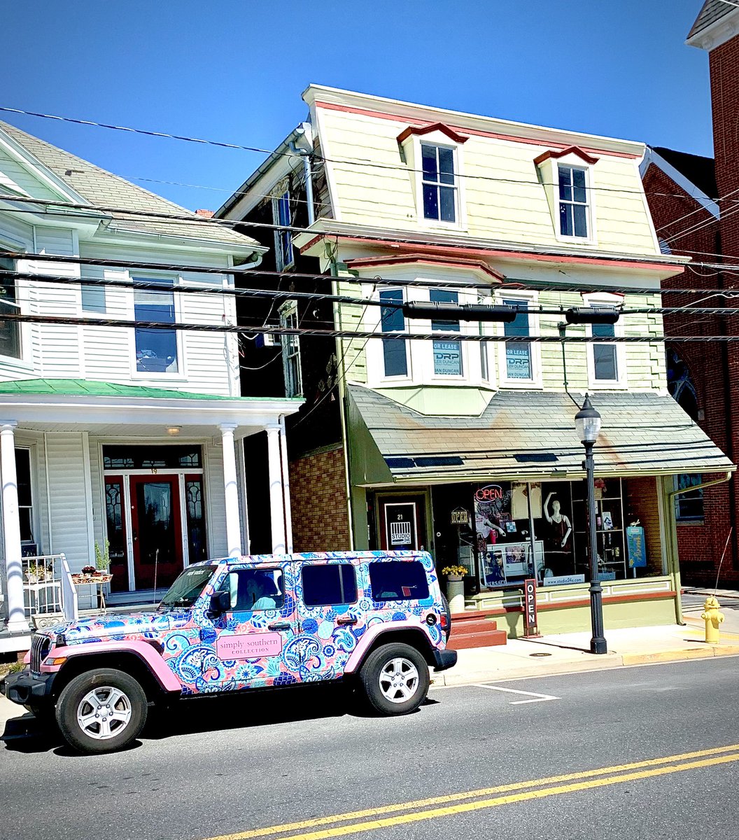 Studio24E's tweet image. Look who came to visit us today?! 🐾 Breeze, come to hang out, and greet our customers, (and our mail carrier Tamara)! Oh, and also Andrea from Simply Southern happened to be there too. 😉🤣😂🐾❤️
#simplysouthern #simplysoutherncollection #studio24e #individualstyle #maryland