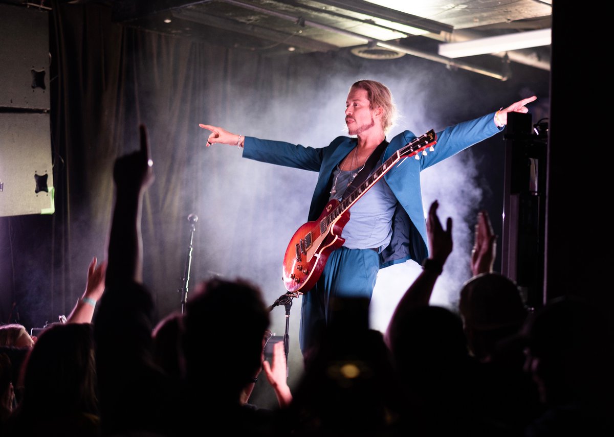 messica (@jessicaelliott) on Twitter photo Had to pick up a camera again after a long time to capture one of the best shows last night <a href="/TheRocketSummer/">Bryce Avary</a>
Atlanta ❤️s you 4ever. #calendardays Had to pick up a camera again after a long time to capture one of the best shows last night <a href="/TheRocketSummer/">Bryce Avary</a>
Atlanta ❤️s you 4ever. #calendardays
