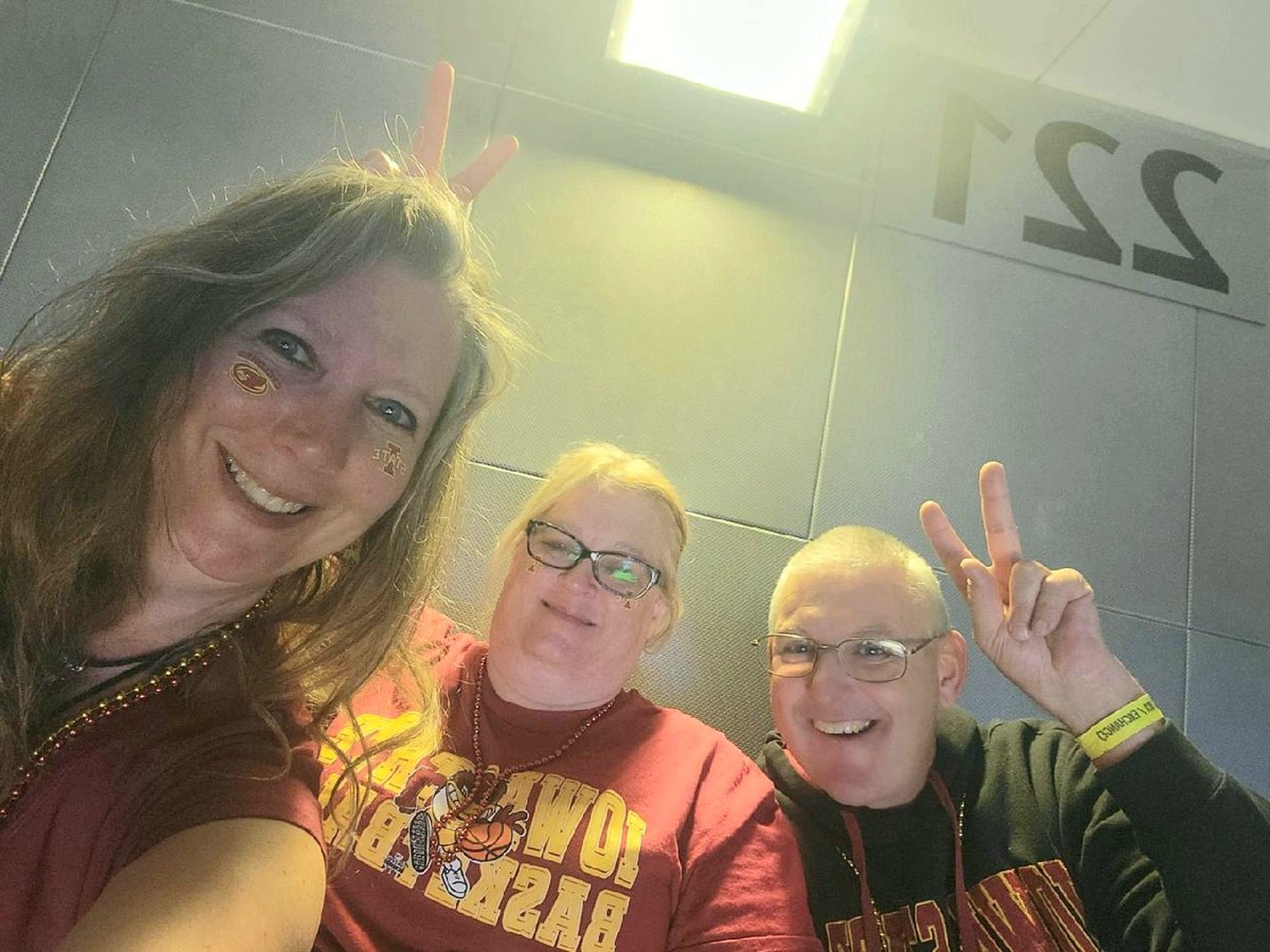 MingerSharon's tweet photo. Best seats in the house! #MMSelfie https://t.co/KoOJwPfaSk