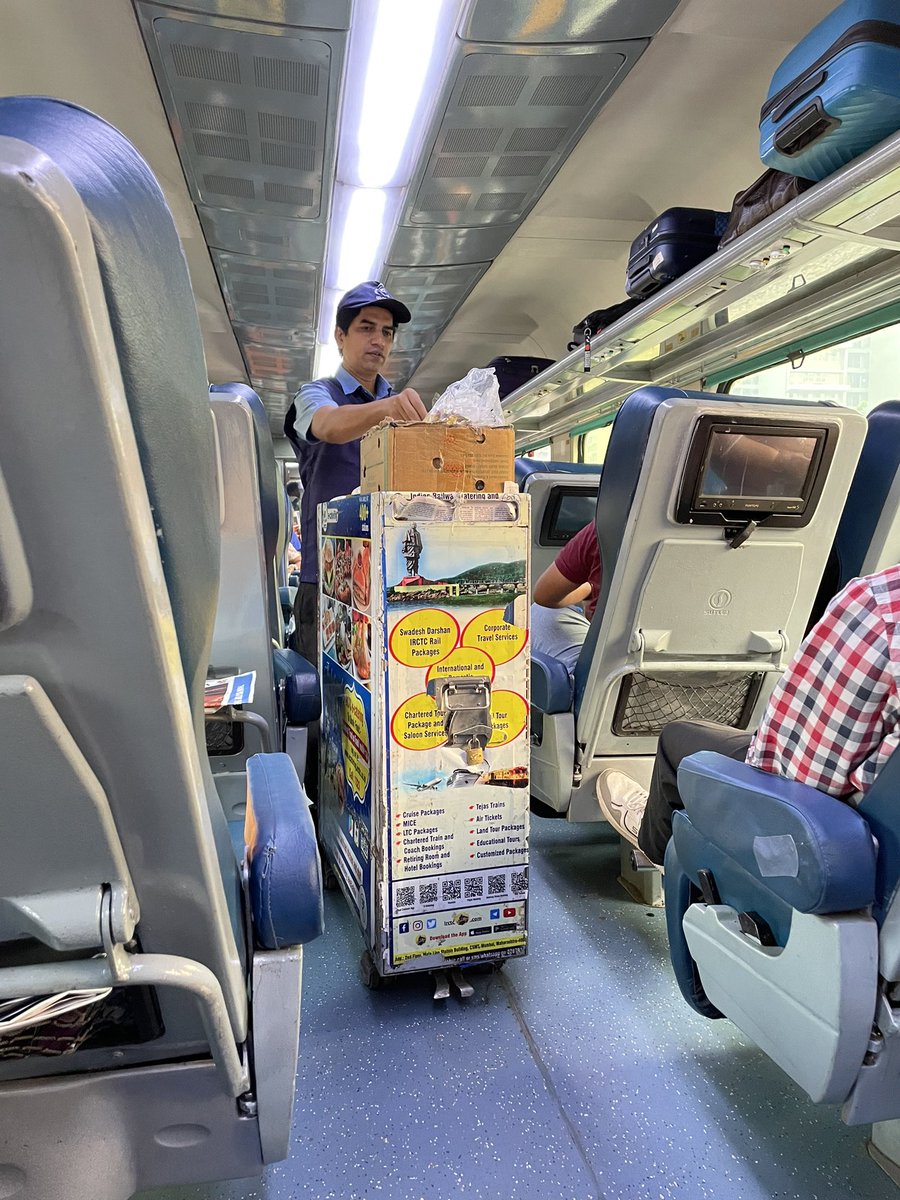 siddy18's tweet image. @KonkanRailway @Central_Railway @RailMinIndia @RailwaySeva @AshwiniVaishnaw 

Flight or Train?

Mera desh badal raha hai ..aage badh raha hain 🇮🇳 #IndianRailways #backboneofIndia #HappyCustomer #happyresident #feelingfantastic #customerdelight #tejasexpress