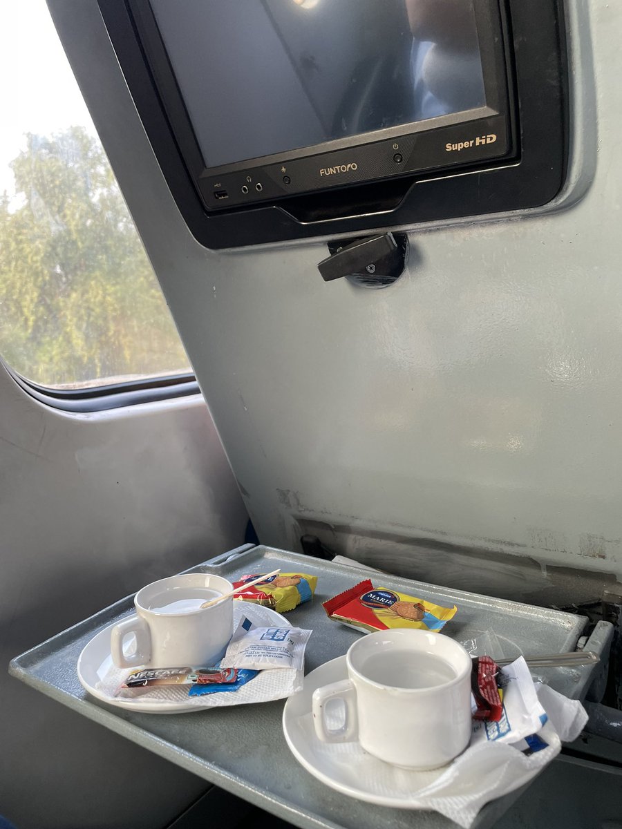 siddy18's tweet image. @KonkanRailway @Central_Railway @RailMinIndia @RailwaySeva @AshwiniVaishnaw 

Flight or Train?

Mera desh badal raha hai ..aage badh raha hain 🇮🇳 #IndianRailways #backboneofIndia #HappyCustomer #happyresident #feelingfantastic #customerdelight #tejasexpress