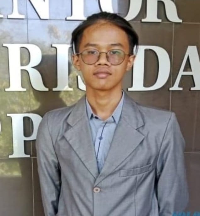 Bara_Rc's tweet photo. Sejarah telah mencatat. 
Seorang bocah dri antah berantah. 
Telah mengubah total wajah Republik ini. 
Berkat dia, tatanan Demokrasi. Konstitusi, dn Aturan  berubah sesuai kehendak raja konoha. 
Presiden terdahulu aja kalah sama si bocah ajaib satu  ini. https://t.co/rwej5kUnZd