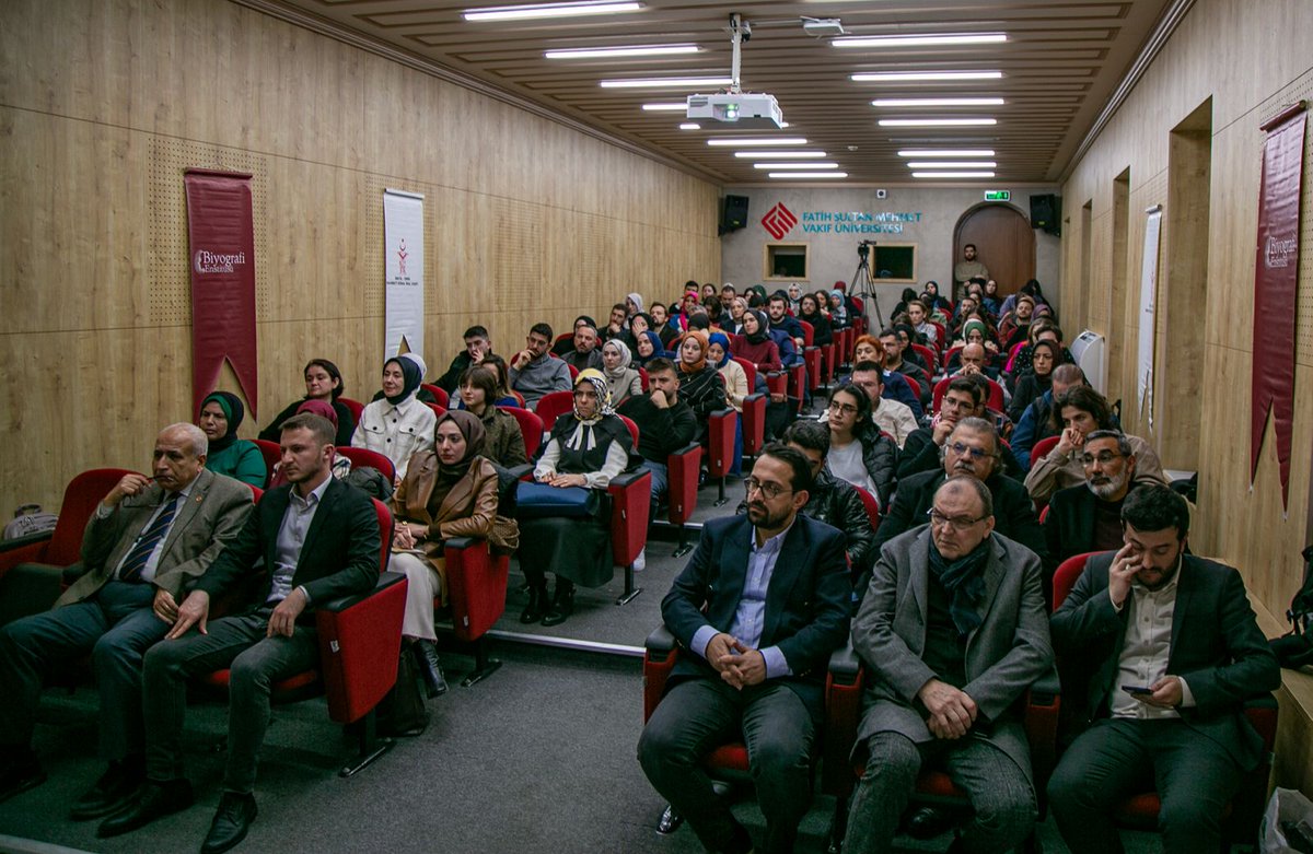 Prof. Dr. Arzu TERZİ Hocamızı, Bezmiâlem Valide Sultan kitabı üzerinden 'Osmanlı Saray Kadınlarının Biyografilerini Yazmak' konusuyla 'Nasıl Yazdım?' biyografi seminerlerinde dinledik. Seminerin videosu yakında Youtube kanalımızda yayımlanacak. #ArzuTerzi