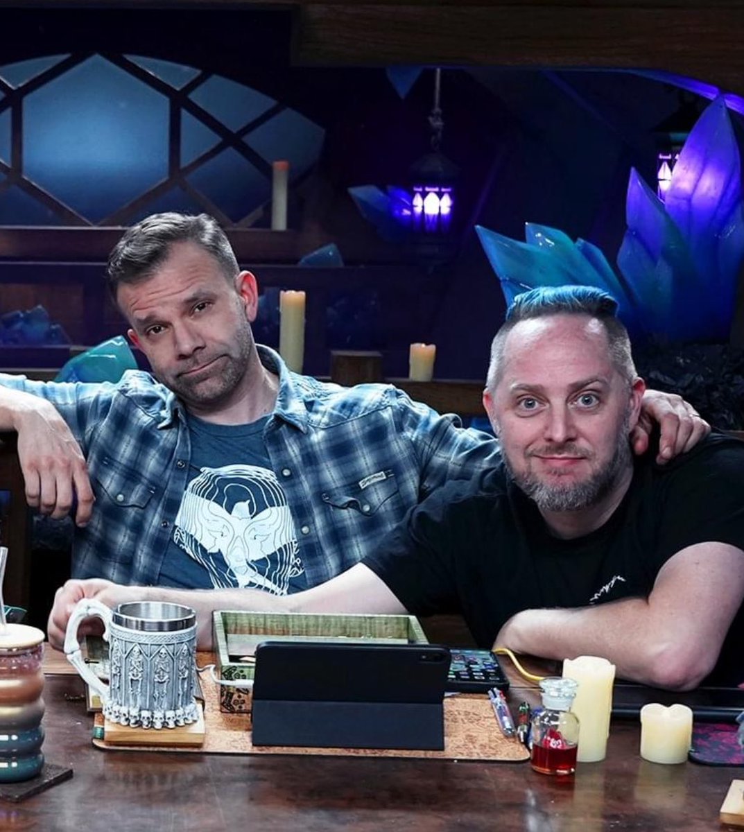 GrimmReaperGirl's tweet photo. I seriously thought the crystals in the background were part of Taliesin’s hair until I zoomed in. #CriticalRole #TaliesinJaffe #BellsHells #AshtonGreymoore #JustDont #GothDaddy https://t.co/Xj0dF7MZMQ