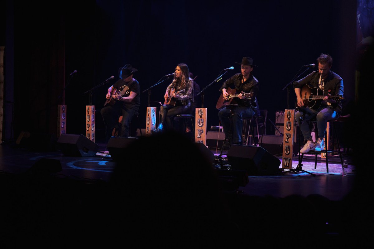 Last night was absolutely magical!💓 What a wonderful way to celebrate 70 years of @840CFCW with Heartstrings & HonkyTonks! It was such an honour getting to share the stage with @ItsDanDavidson @claytonbellamy @HooperDanny #DonnyLee @prairiestates ! TY to everyone who came out!❤️