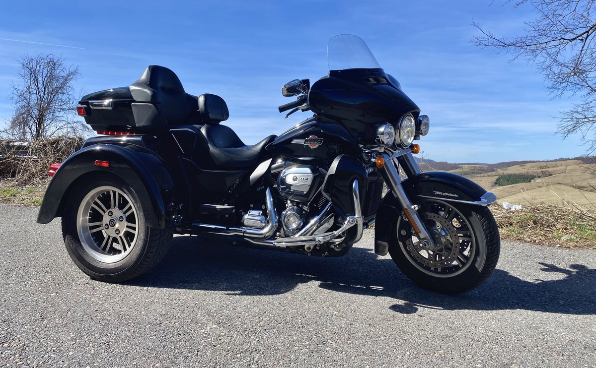 It was a beautiful day for a ride. 
🏍️💨 #HarleyDavidson #Triglide #motorcycle