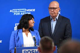 CaraMia200's tweet photo. @RichForrest2 @2three2 I always liked this image of #VisionlessBruteDutton at the end of failed #Aston by-election, he ‘smiled’ at his losing candidate.
He may have intended to convey empathy but it was plausibly a: “You BLEW it, for me woman!” look. #auspol 😂🤣 https://t.co/oFlNQ8ZHdw