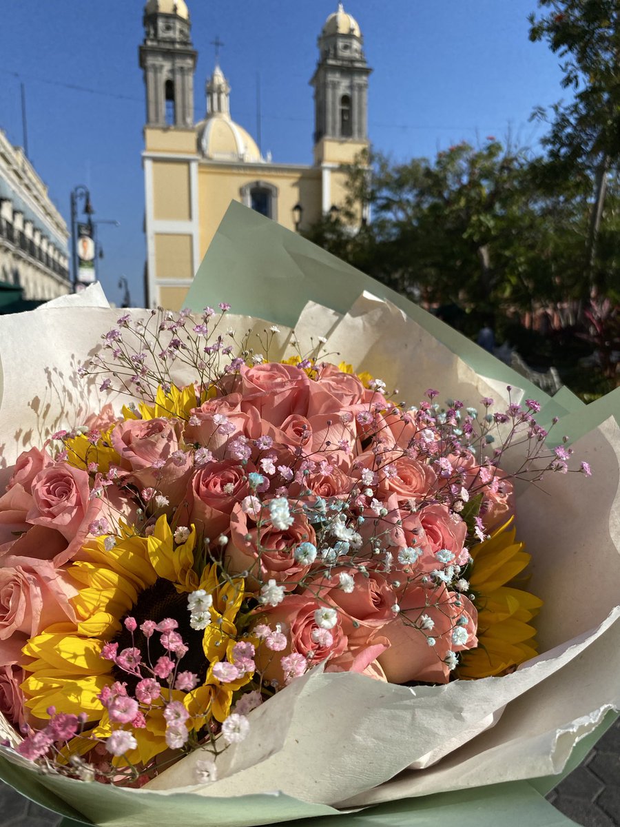 fanyduran31's tweet photo. Y de repente llega el hombre indicado a florecer tu vida🥰🙈 https://t.co/sv1usUoujI