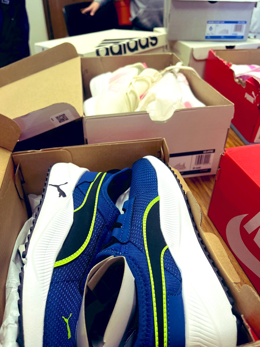 silvercityKCK's tweet image. We are so grateful that we are recipients of the Shoes That Fit grant and each year we have the privilege of buying shoes for our STARs who need them 👟 Thank you Ms. Alix for keeping this vision alive ✨ #Serviceiswhatwedo #Anchored ⚓️