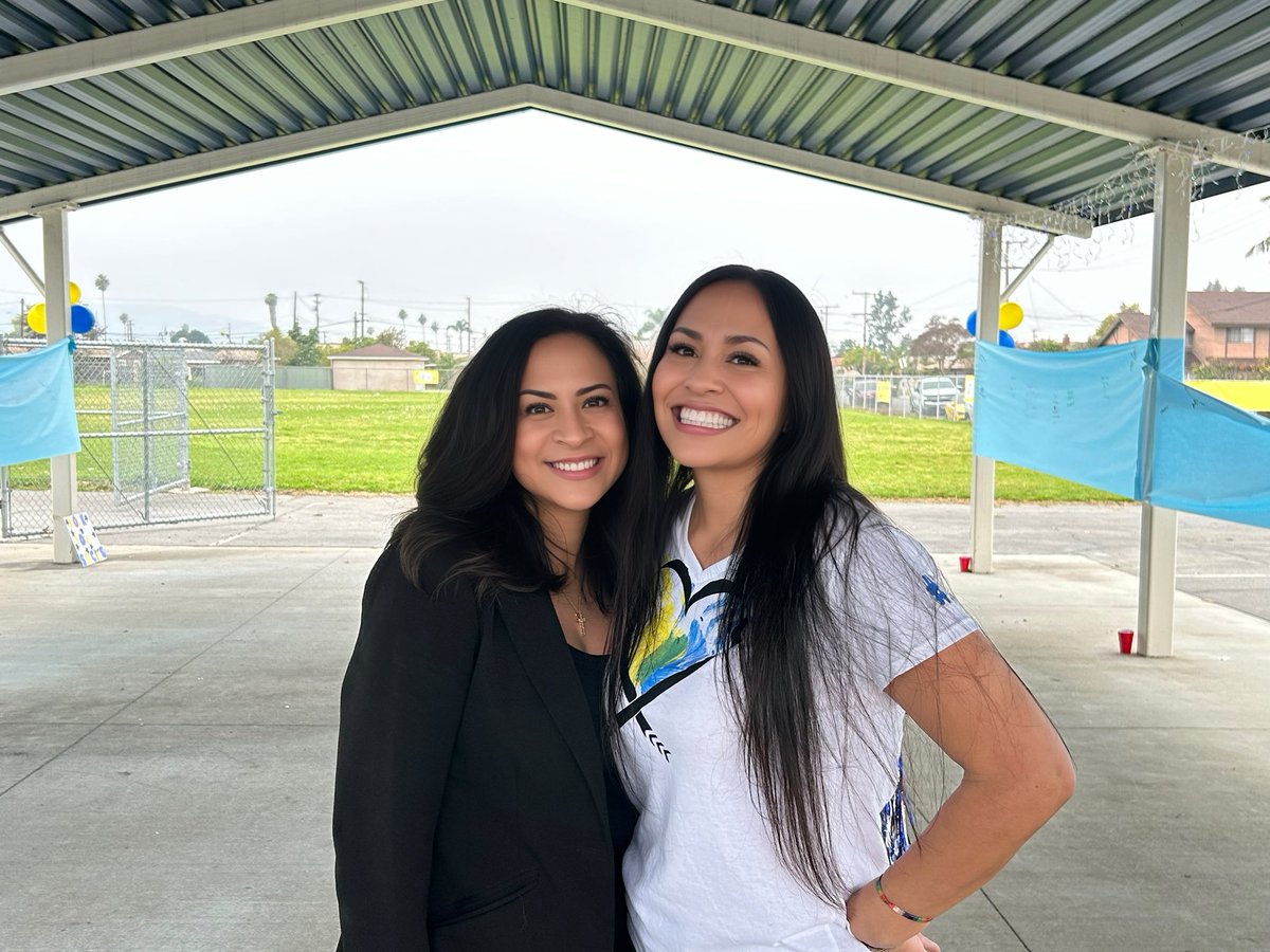 DrMayraHelguera's tweet photo. Happy #WorldDownSyndromeDay! Thank you @HLPUSD Sierra Vista MS for celebrating the uniqueness of the triplication of the 21st chromosome by spreading love, acceptance, and awareness for those with Down Syndrome. 🩵💛 #ProudtobeHLPUSD https://t.co/Mr2vPmfnhg