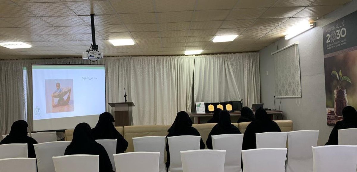 klbir241's tweet photo. بالتعاون مع مركز الملك عبدالعزيز للتواصل الحضاري بالشرقية اقامت #جمعية_الكلابية_الخيرية
برنامج #توافق بعنوان دور الأسرة في تعزيز التلاحم الوطني للأمهات والذي قدمته مشكورة المدربة
الأستاذة بهيه محمد الاحمد
يوم الأربعاء ١٠ رمضان ١٤٤٥هـ
في قاعة اجتماعات الجمعية
@KACND_SH 
#الأحساء https://t.co/4bITcy0nHL